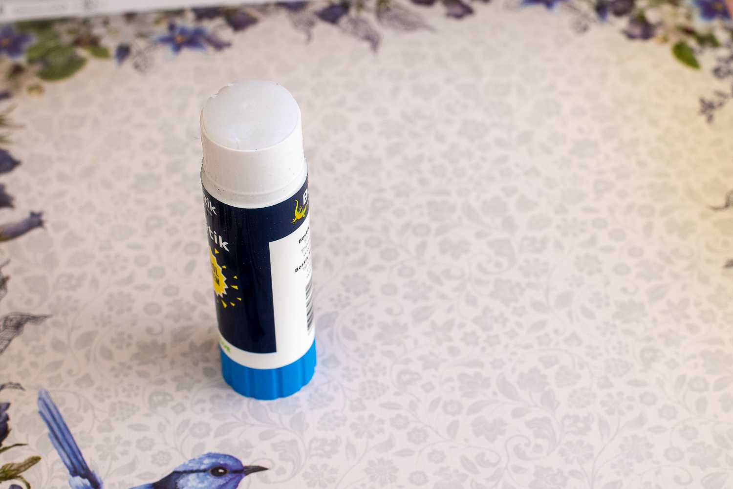 Best Adhesives for Papercrafts, Cardmaking, and Scrapbooking